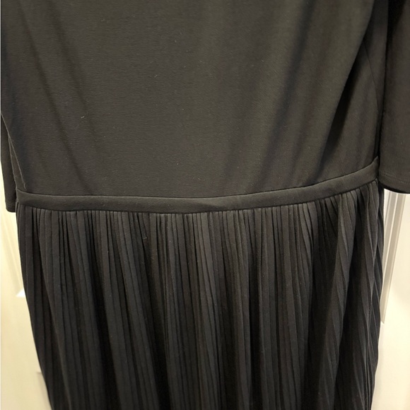 Elegant Black Women's Dress - Picture 7 of 11